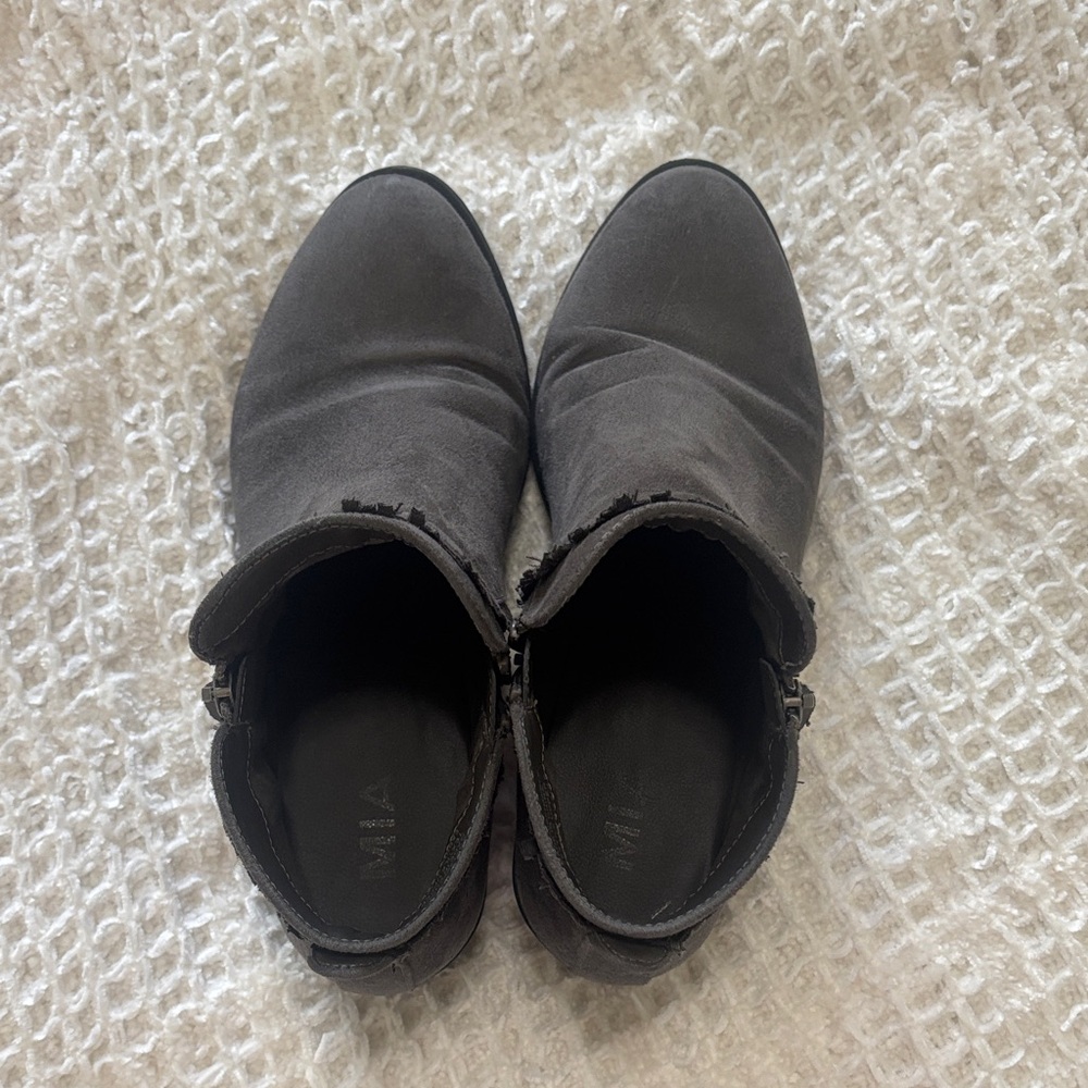 MIA Mable Ruffle grey booties - Picture 2 of 3
